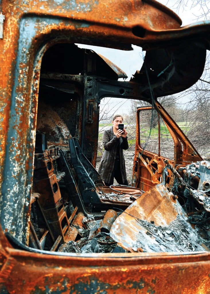 Human Rights Watch dokumenterar hur transporter bombats i Ukraina 2022.