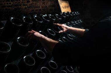 BOLLINGER_PHOTO_RIDDLING