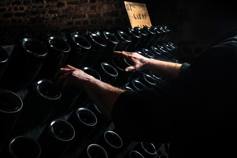 BOLLINGER_PHOTO_RIDDLING