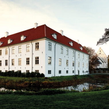 HELLERUP MANOR